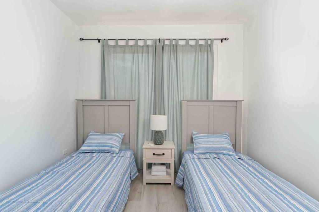 Cozy Beach Villa At The Shores 5 Minutes From The Beach West End Esterno foto